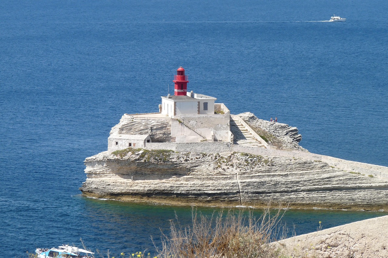 découvrez la beauté sauvage de la corse, une île méditerranéenne alliant plages paradisiaques, montagnes majestueuses et un riche patrimoine culturel. explorez les villages pittoresques, savourez la cuisine locale et laissez-vous séduire par des panoramas à couper le souffle.