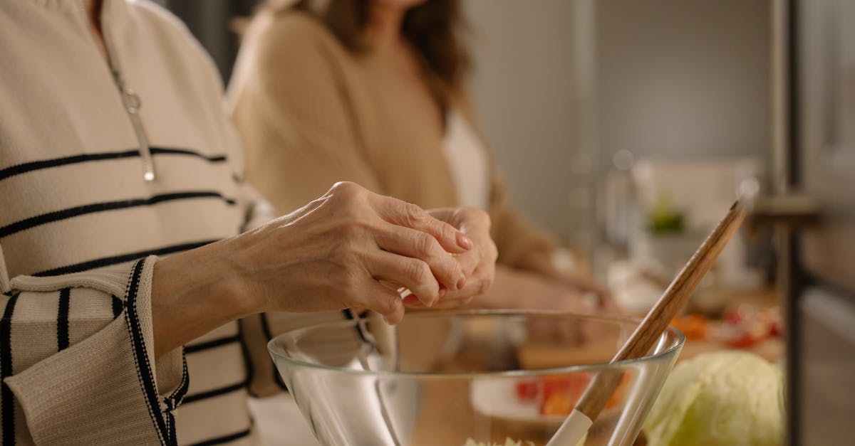 découvrez les techniques culinaires essentielles pour améliorer vos compétences en cuisine. apprenez à maîtriser la découpe, la cuisson, et la présentation des plats pour impressionner vos invités et savourer des mets délicieusement préparés.