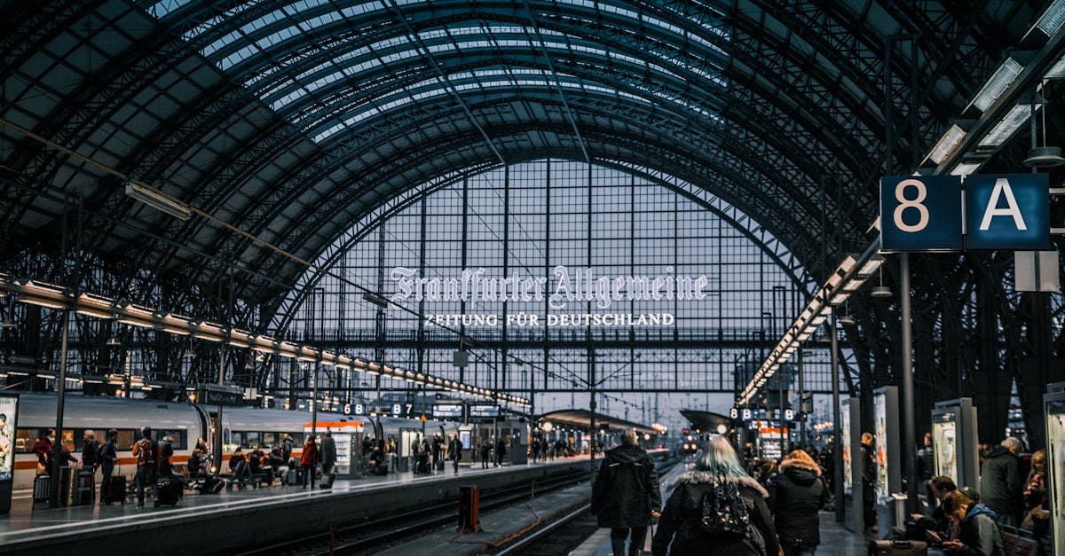 découvrez les plaisirs du voyage en train, une expérience unique qui allie confort et paysages à couper le souffle. explorez des destinations fascinantes tout en savourant la tranquillité d'un trajet à bord de rames modernes. que ce soit pour un week-end escapade ou un long périple, le voyage en train vous offre une nouvelle façon d'explorer le monde.