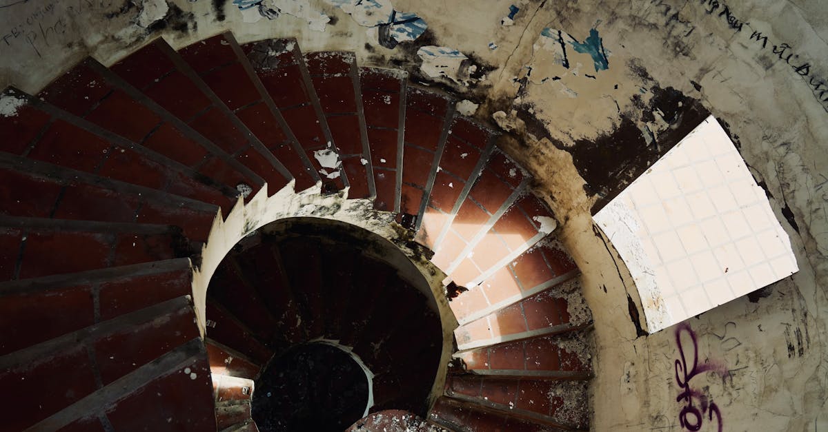 découvrez le monde fascinant de l'urban exploration, une aventure captivante à travers des lieux abandonnés, des bâtiments historiques et des paysages urbains méconnus. plongez dans l'exploration urbaine pour révéler les secrets cachés de nos villes et vivre des expériences uniques en dehors des sentiers battus.