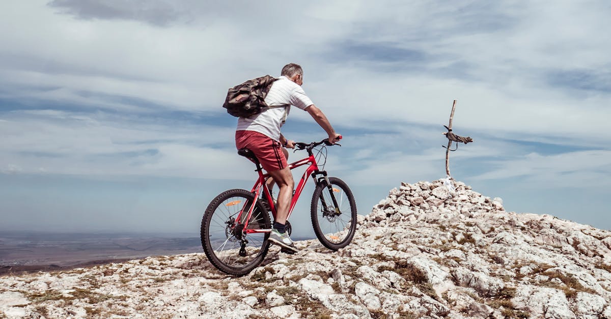 découvrez l'univers captivant du cyclisme : astuces, itinéraires, équipements et conseils pour tous les passionnés, que vous soyez débutant ou cycliste expérimenté.