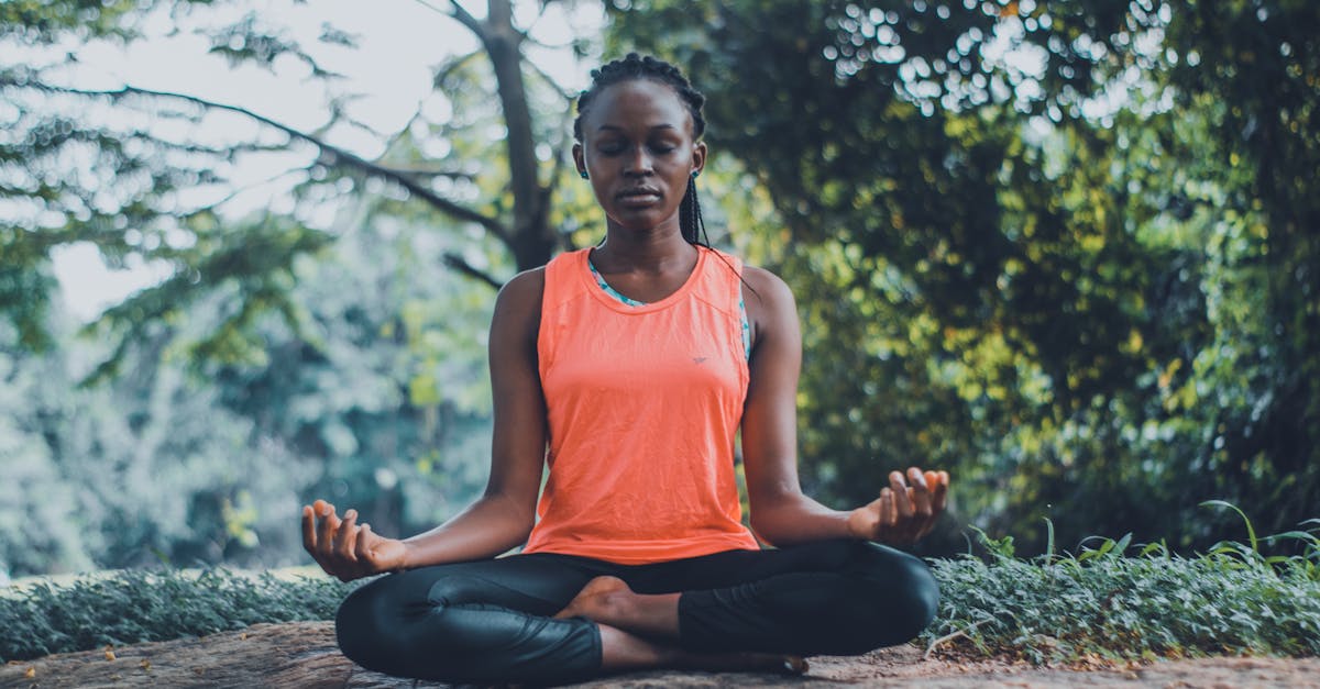 découvrez l'harmonie entre le corps et la nature avec nos sessions de yoga en plein air. profitez d’un cadre apaisant, améliorez votre souplesse et votre bien-être tout en vous reconnectant à l'environnement. rejoignez notre communauté et laissez l'extérieur nourrir votre pratique.
