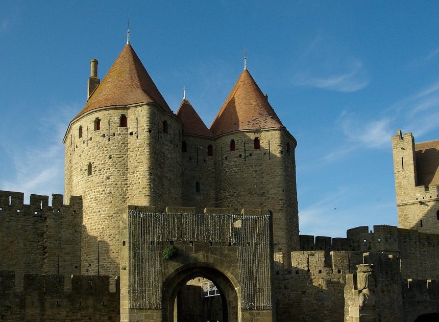 Carcassonne : le célèbre jeu de société qui attire les foules et dynamise le tourisme
