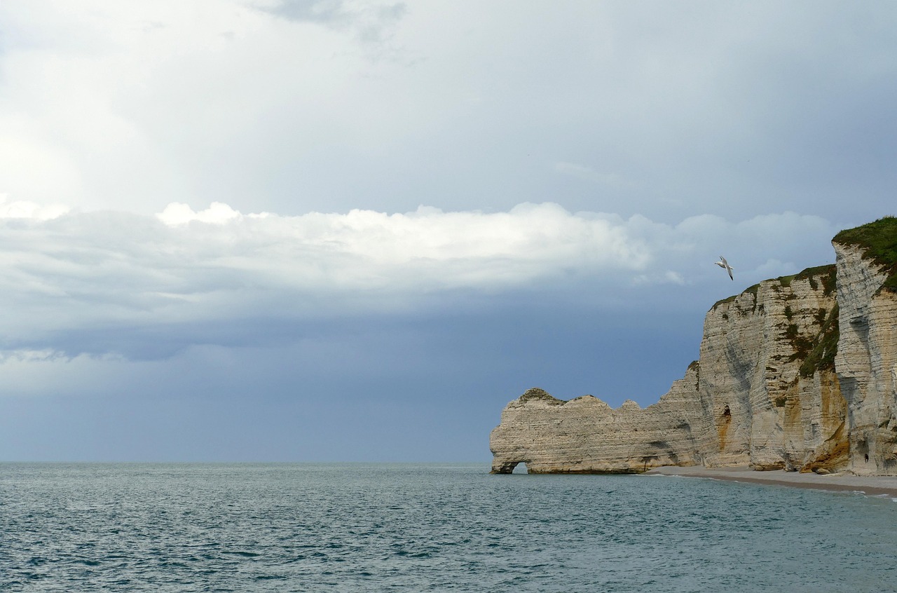Un guide touristique américain recommande de contourner Étretat dans ses destinations à éviter