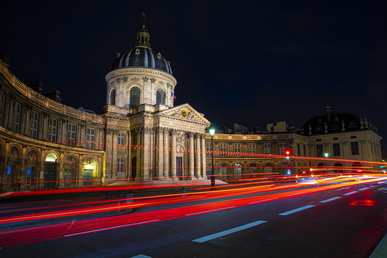 découvrez la france, pays riche en histoire, en culture et en gastronomie. explorez ses régions, sa capitale paris et les plus beaux sites touristiques français. conseils pour voyager, se loger et profiter pleinement de votre séjour en france.