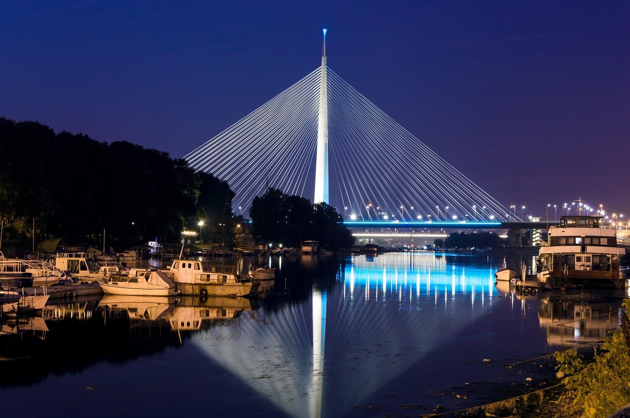 découvrez la serbie, un pays d'europe du sud-est riche en histoire, culture vibrante et paysages variés. explorez belgrade, les monastères médiévaux et savourez la gastronomie serbe lors de votre prochain voyage.
