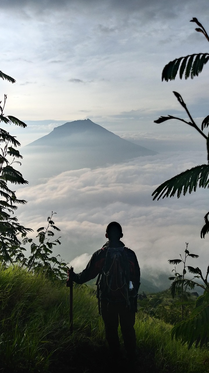 découvrez nos conseils et astuces pour voyager seul en toute sécurité et profiter pleinement de vos aventures en solo. inspirations, destinations et expériences pour vivre un voyage inoubliable en solo.