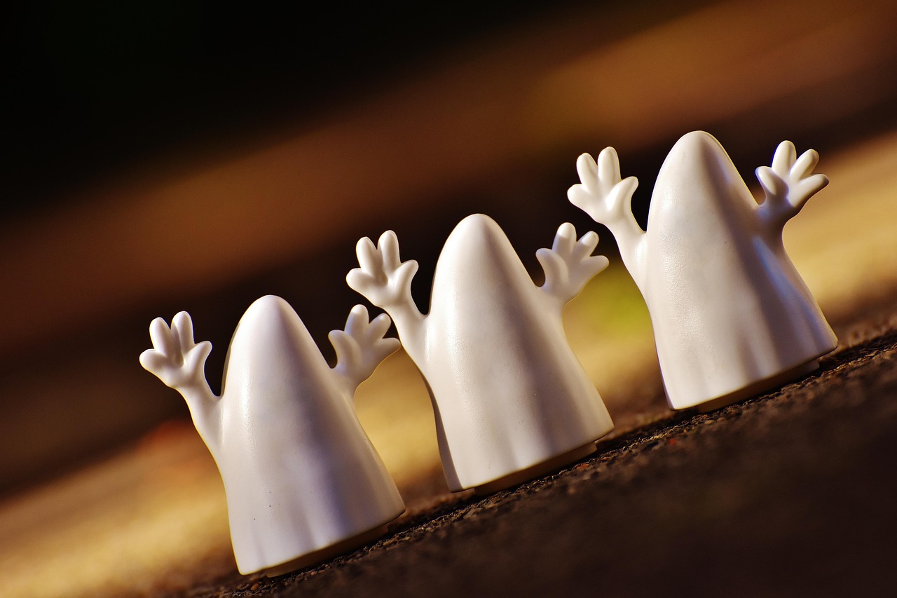 découvrez tout sur halloween : origines, traditions, idées de costumes, recettes effrayantes et astuces pour une fête réussie. préparez-vous à vivre une soirée inoubliable et pleine de frissons !