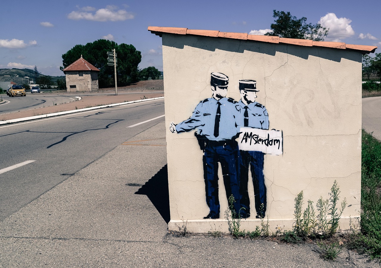 découvrez l'art de l'auto-stop : conseils, astuces et témoignages pour voyager autrement, faire des rencontres inattendues et explorer le monde en toute liberté grâce au hitchhiking.