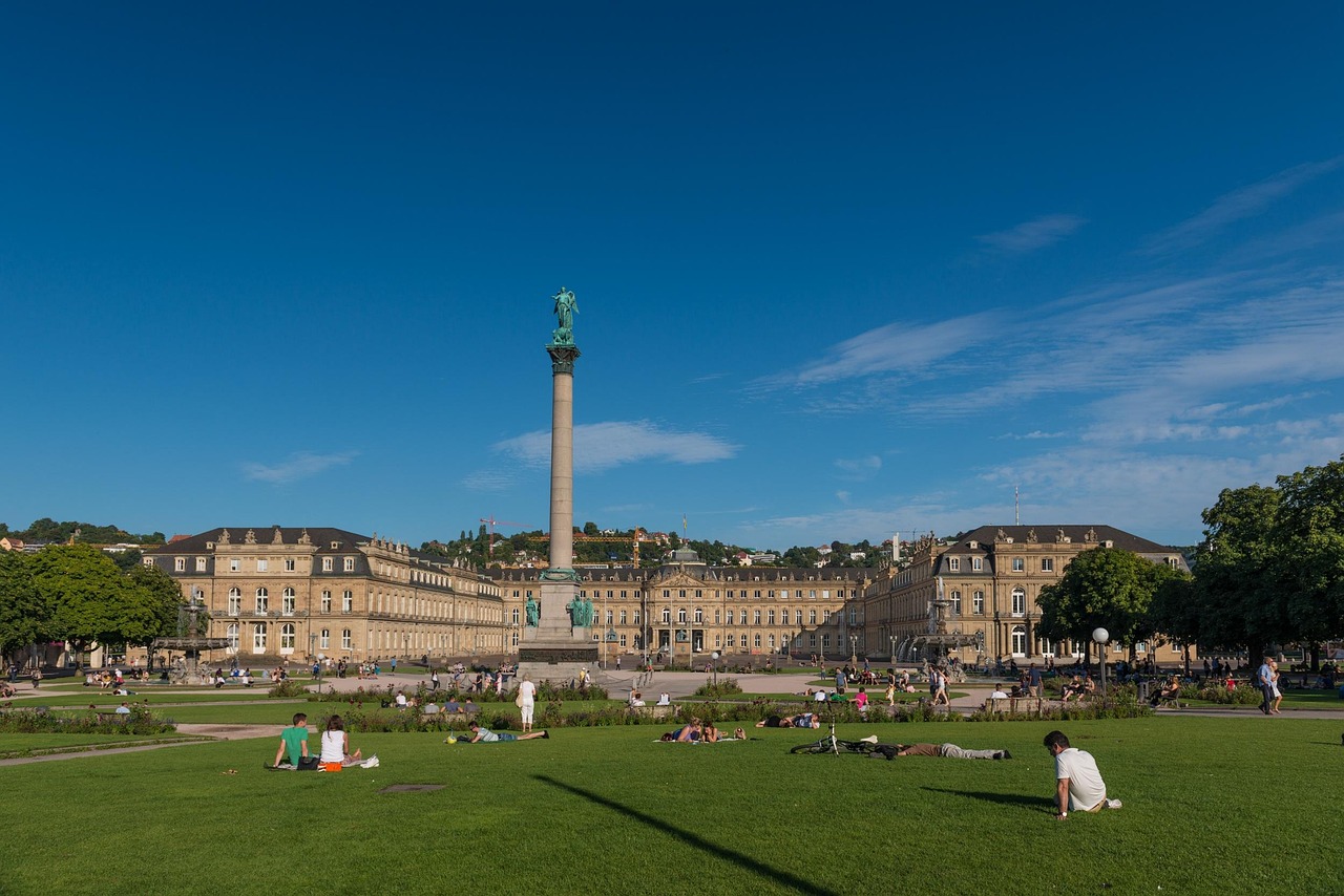 découvrez stuttgart, une ville dynamique du sud de l'allemagne réputée pour son industrie automobile, ses musées fascinants, ses espaces verts et sa riche histoire culturelle. partez à la découverte de ses attractions incontournables et de son art de vivre unique.