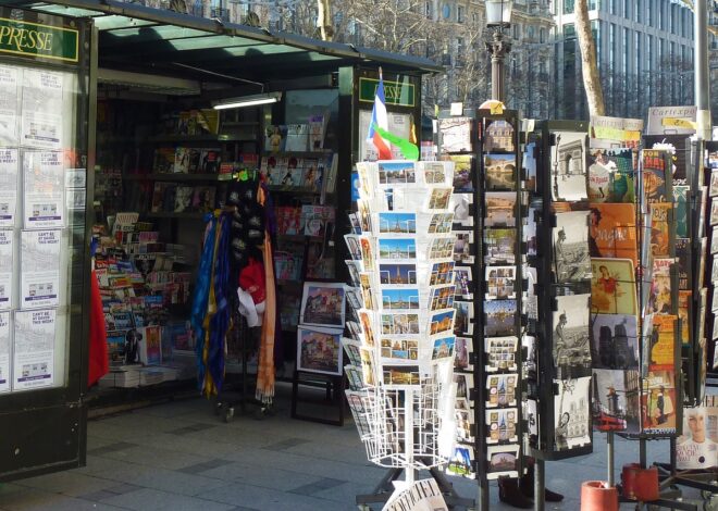 À Paris, les kiosques à journaux se métamorphosent en espaces d’accueil pour les voyageurs