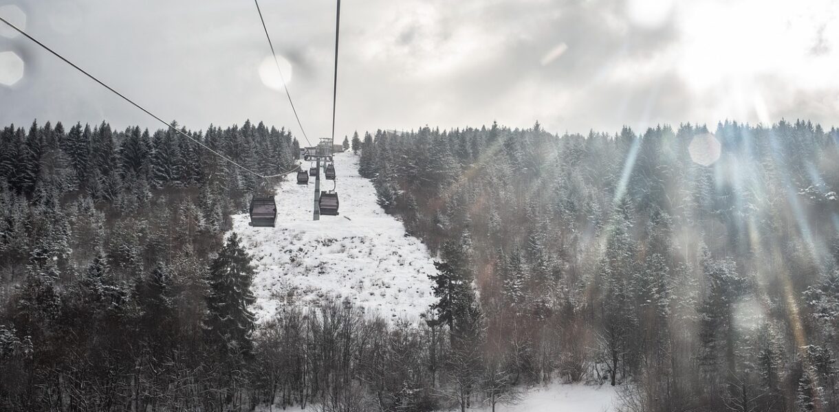 d&eacute;couvrez les meilleures destinations de voyage pour l'hiver, alliant paysages enneig&eacute;s, activit&eacute;s hivernales et atmosph&egrave;res chaleureuses pour des vacances inoubliables.