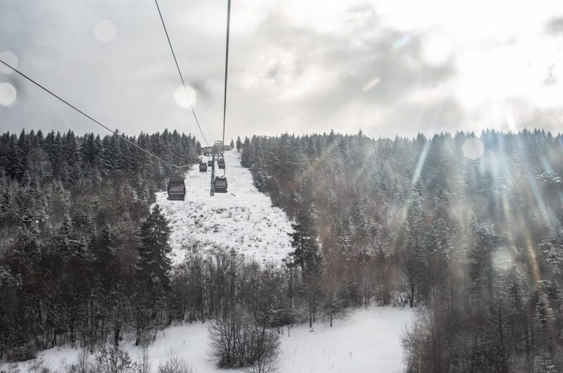 découvrez les meilleures destinations de voyage pour l'hiver, alliant paysages enneigés, activités hivernales et atmosphères chaleureuses pour des vacances inoubliables.