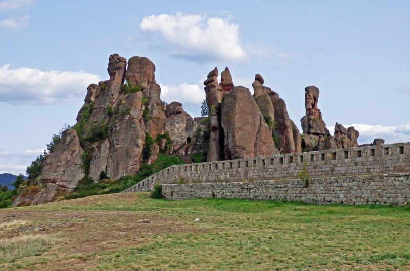 d&eacute;couvrez la bulgarie, un pays riche en histoire, culture et paysages naturels &eacute;poustouflants. explorez ses villes anciennes, ses plages magnifiques et sa d&eacute;licieuse gastronomie.