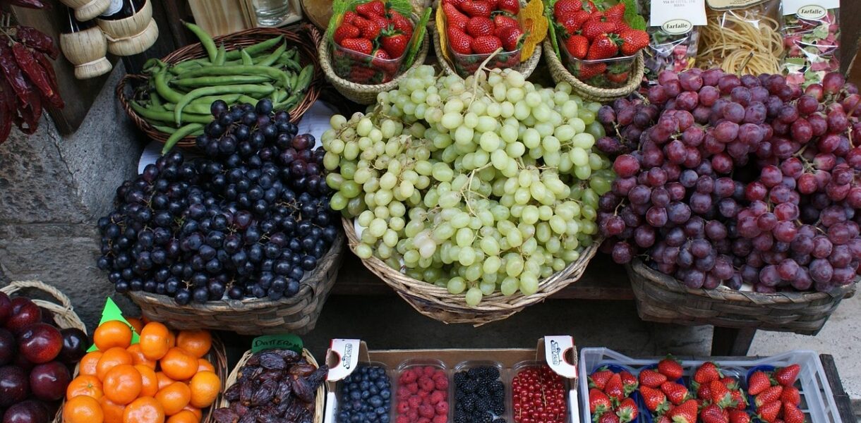 explorez l'impact de la gastronomie sur le d&eacute;veloppement touristique, entre traditions culinaires et exp&eacute;riences uniques pour les voyageurs.