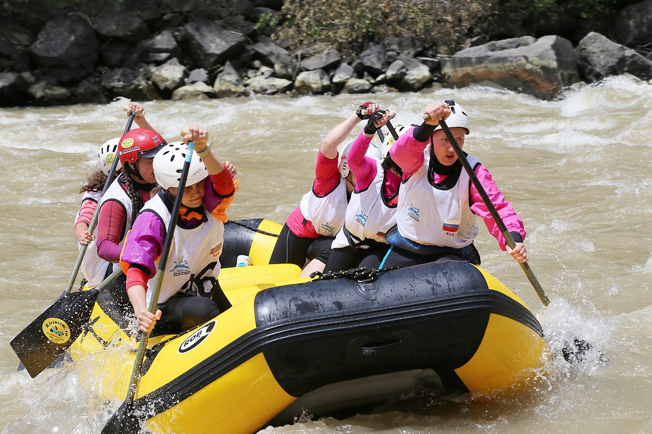 découvrez l'aventure du rafting : une activité sportive et ludique idéale pour vivre des sensations fortes en pleine nature, entre rapides et paysages magnifiques.
