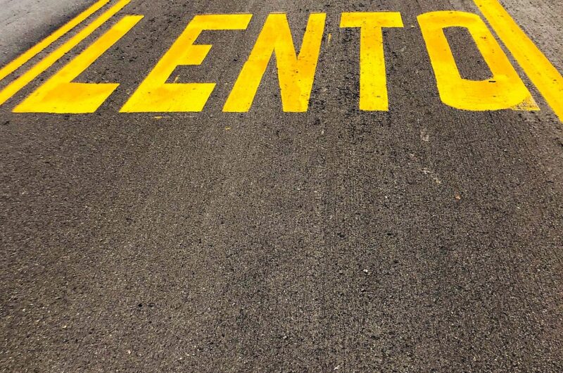 d&eacute;couvrez le slow travel, une approche de voyage responsable et immersive qui privil&eacute;gie le temps, la d&eacute;couverte locale et le respect de l'environnement.