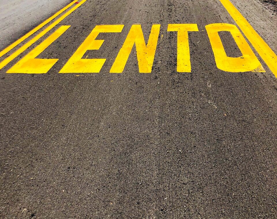 d&eacute;couvrez le slow travel, une approche de voyage responsable et immersive qui privil&eacute;gie le temps, la d&eacute;couverte locale et le respect de l'environnement.