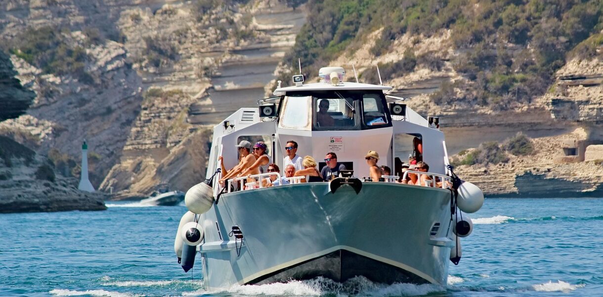 d&eacute;couvrez le tourisme d'aventure : des exp&eacute;riences uniques alliant exploration, sensations fortes et immersion en pleine nature pour les passionn&eacute;s de d&eacute;couverte.
