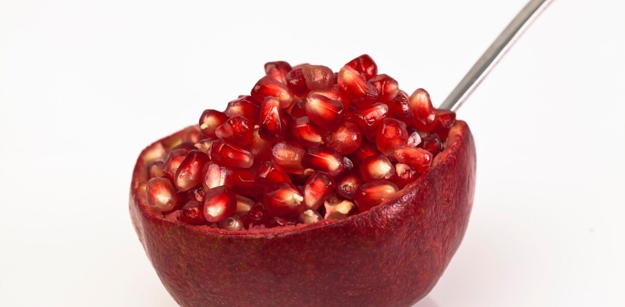 d&eacute;couvrez les bienfaits et usages uniques de la grenade, un fruit riche en antioxydants et saveurs d&eacute;licieuses.