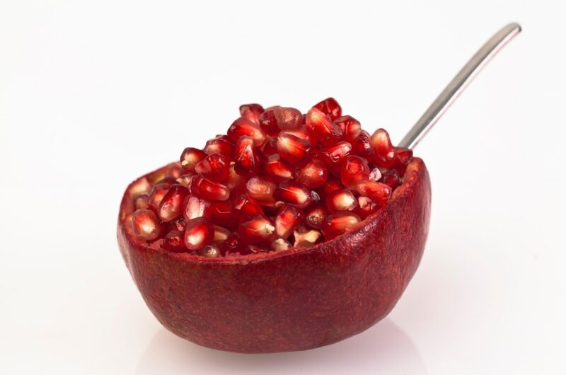 d&eacute;couvrez les bienfaits et usages uniques de la grenade, un fruit riche en antioxydants et saveurs d&eacute;licieuses.