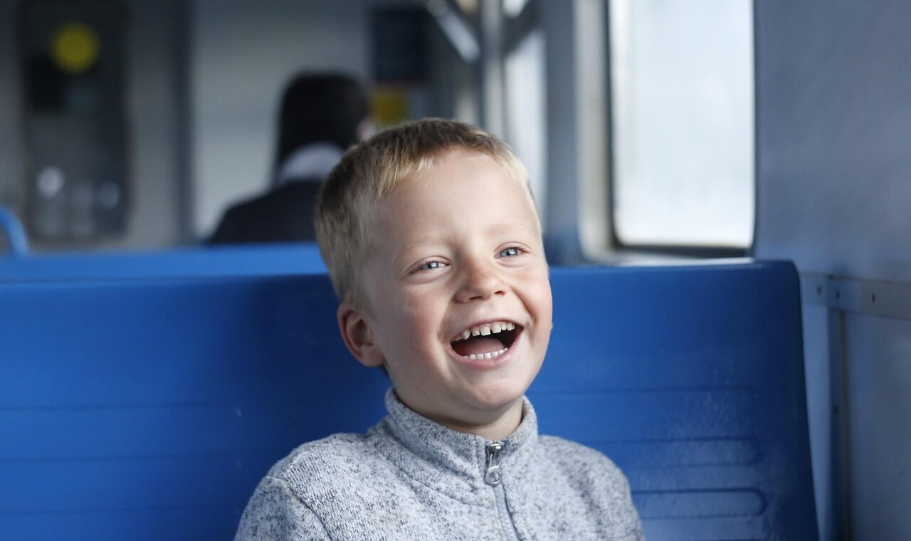 conseils pratiques et astuces pour voyager avec un b&eacute;b&eacute; en toute s&eacute;r&eacute;nit&eacute;, afin de rendre vos d&eacute;placements plus confortables et agr&eacute;ables en famille.