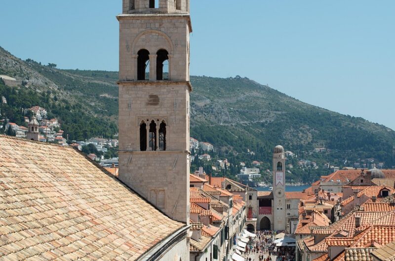 découvrez dubrovnik, la perle de l'adriatique, avec ses remparts historiques, ses plages magnifiques et son riche patrimoine culturel.