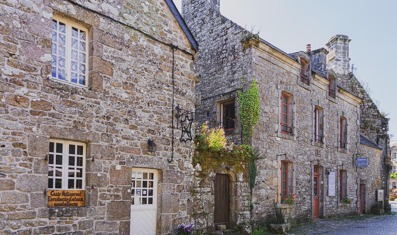 d&eacute;couvrez le charme authentique des villages fran&ccedil;ais, leurs paysages pittoresques, leur histoire riche et leur culture unique.