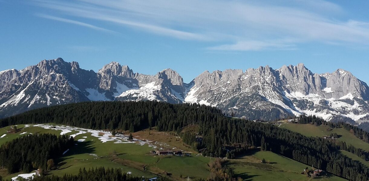 d&eacute;couvrez le tyrol, une r&eacute;gion alpine entre traditions authentiques et paysages &agrave; couper le souffle, id&eacute;ale pour les amateurs de montagne et de nature.