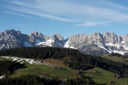 d&eacute;couvrez le tyrol, une r&eacute;gion alpine entre traditions authentiques et paysages &agrave; couper le souffle, id&eacute;ale pour les amateurs de montagne et de nature.