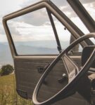 d&eacute;couvrez l'aventure de la vanlife : libert&eacute;, nature et voyages en van am&eacute;nag&eacute; pour un mode de vie nomade et authentique.