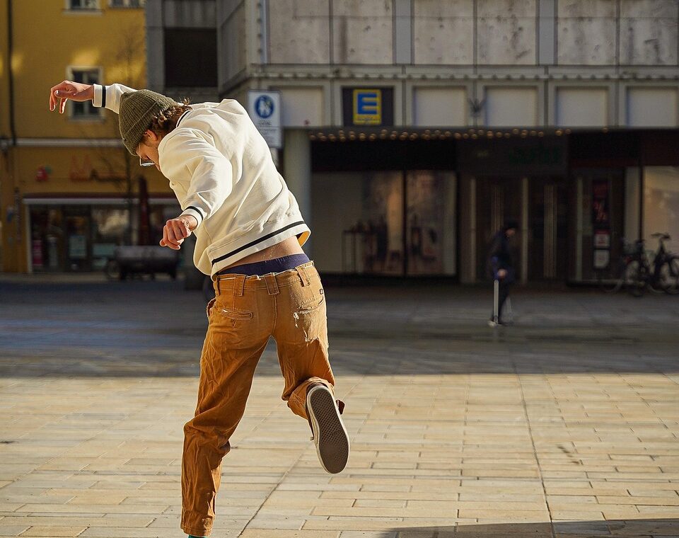conseil des jeunes : une plateforme pour impliquer les jeunes dans la prise de d&eacute;cisions, promouvoir leurs id&eacute;es et encourager leur engagement citoyen.