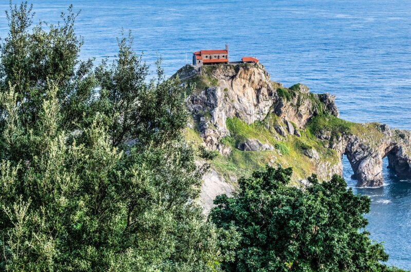 d&eacute;couvrez le pays basque, une r&eacute;gion unique riche en culture, paysages magnifiques et traditions authentiques entre montagnes et oc&eacute;an atlantique.
