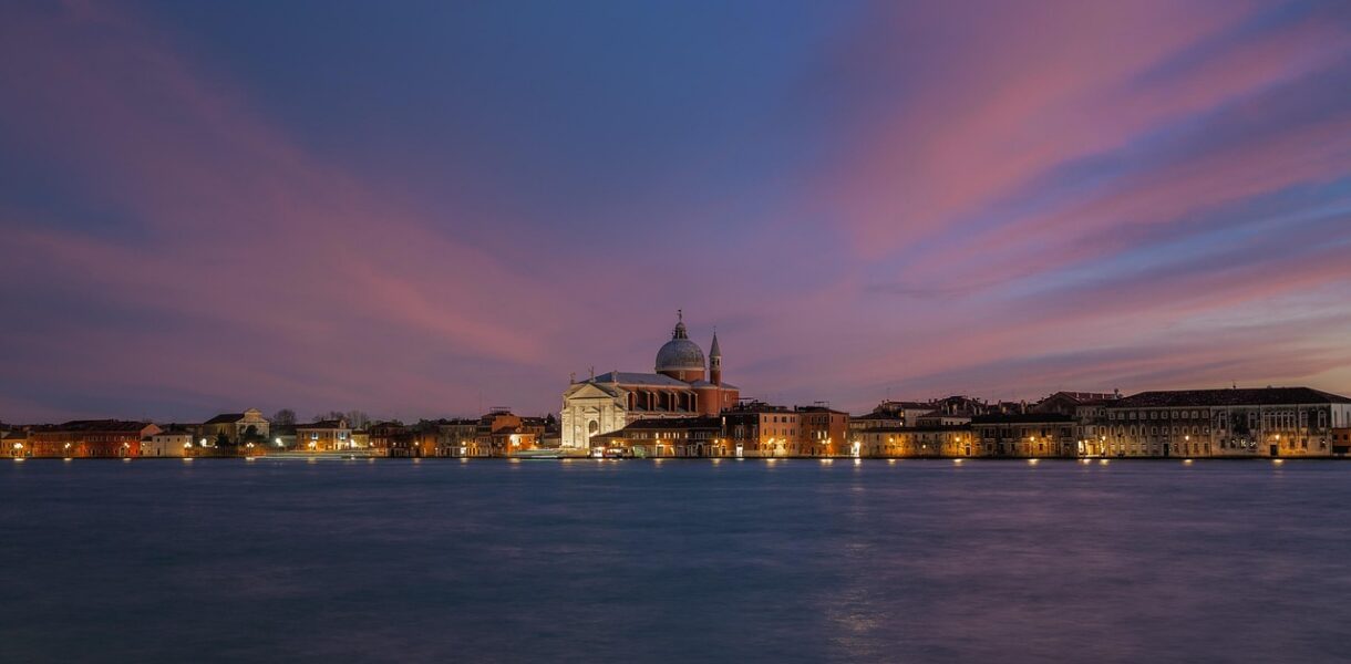 découvrez comment voyager à venise sans vous ruiner grâce à nos astuces et conseils pour un séjour économique inoubliable.