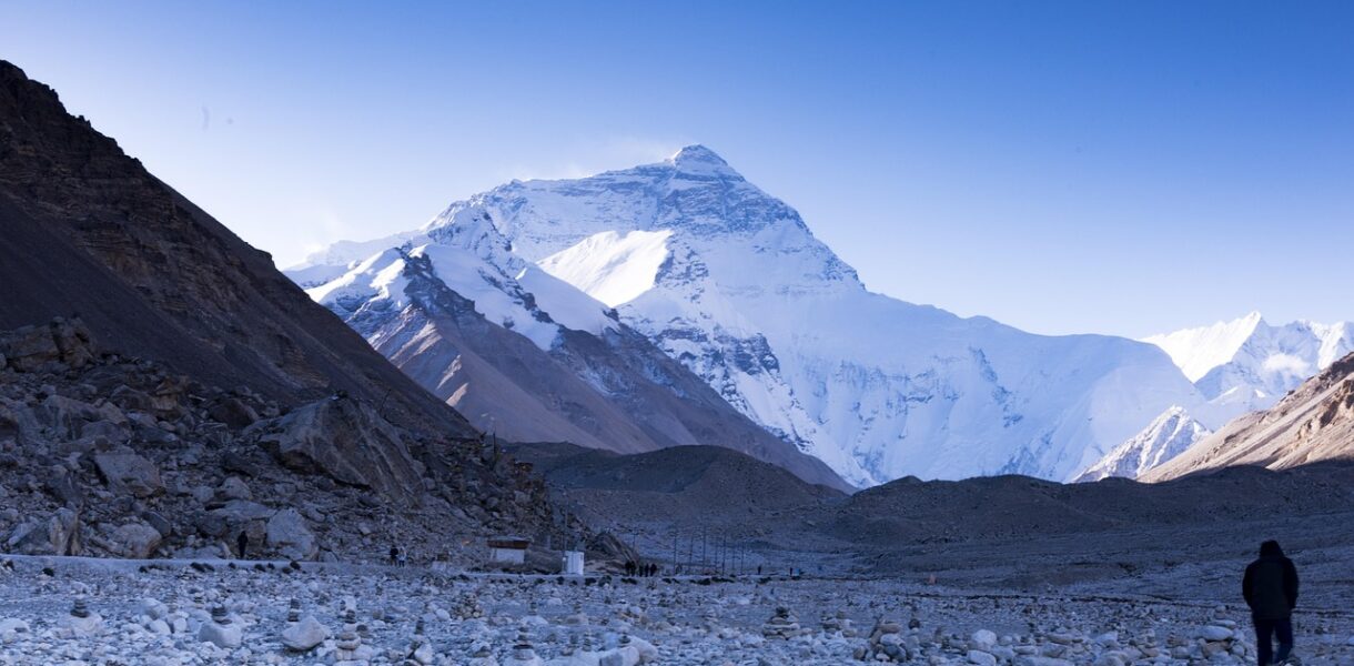d&eacute;couvrez le tourisme au himalaya : explorez des paysages majestueux, des sentiers de trekking exceptionnels et une culture unique au c&oelig;ur des plus hautes montagnes du monde.