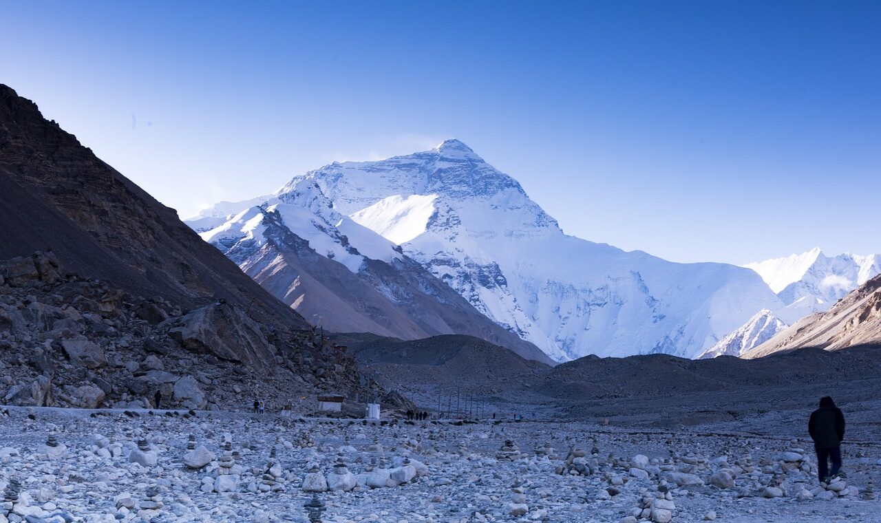 d&eacute;couvrez le tourisme au himalaya : explorez des paysages majestueux, des sentiers de trekking exceptionnels et une culture unique au c&oelig;ur des plus hautes montagnes du monde.