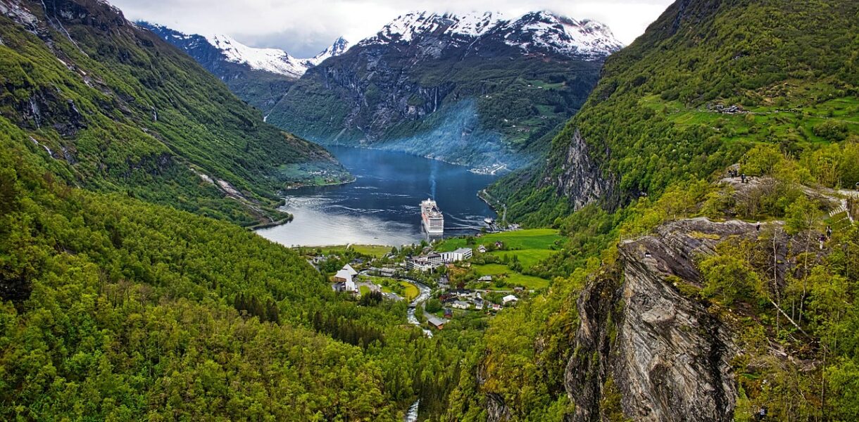 d&eacute;couvrez une escapade inoubliable en mayenne, entre nature pr&eacute;serv&eacute;e, patrimoine riche et activit&eacute;s vari&eacute;es pour tous les go&ucirc;ts.