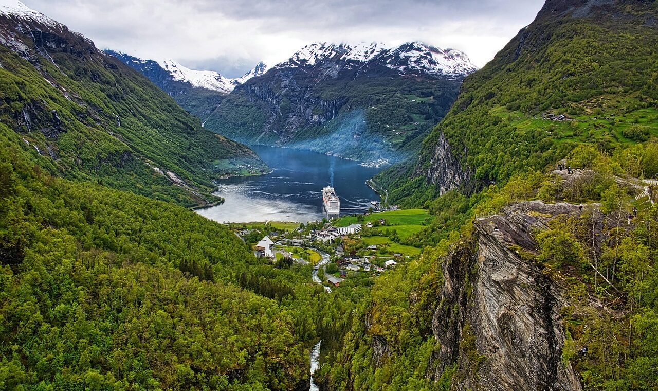 d&eacute;couvrez une escapade inoubliable en mayenne, entre nature pr&eacute;serv&eacute;e, patrimoine riche et activit&eacute;s vari&eacute;es pour tous les go&ucirc;ts.