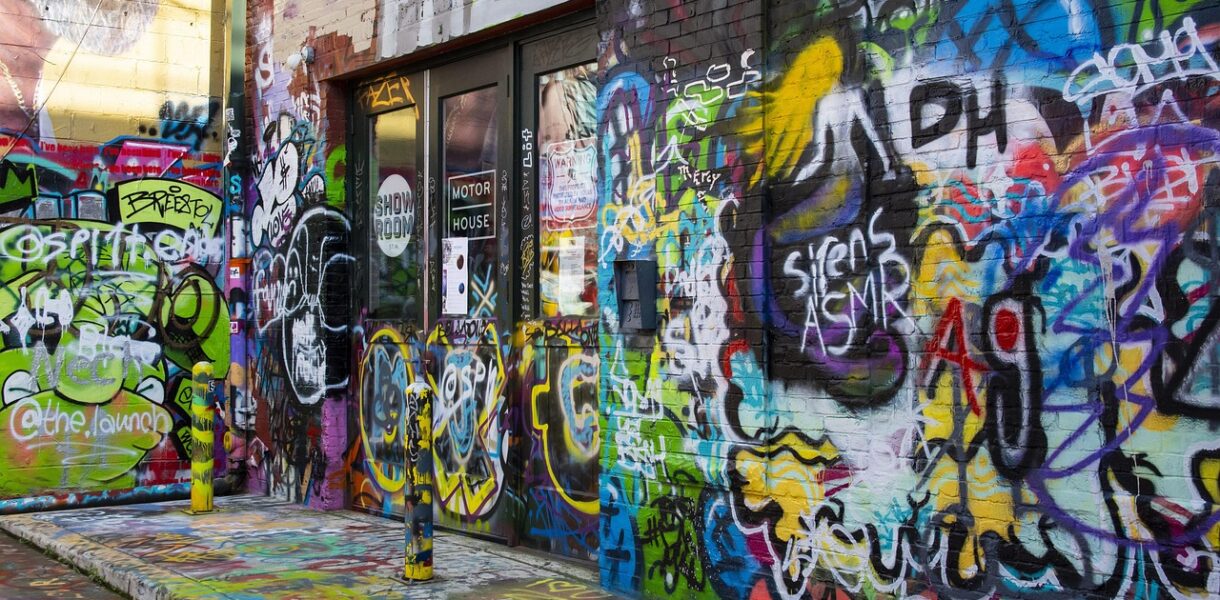 d&eacute;couvrez des fresques artistiques uniques qui transforment les espaces urbains avec cr&eacute;ativit&eacute; et couleur.