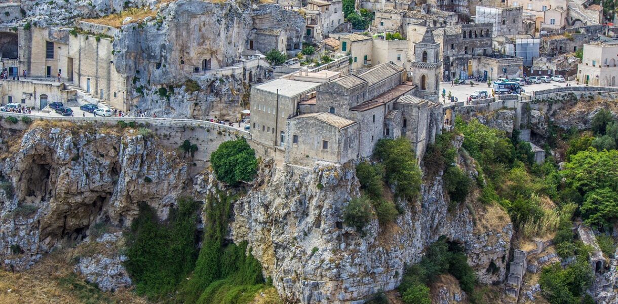 d&eacute;couvrez la basilicata, une r&eacute;gion authentique d'italie riche en histoire, paysages naturels &eacute;poustouflants et d&eacute;licieuses sp&eacute;cialit&eacute;s culinaires.