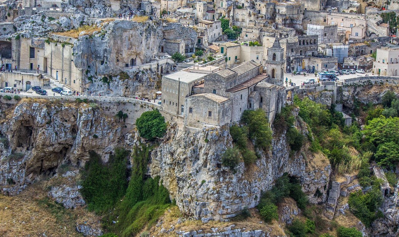 d&eacute;couvrez la basilicata, une r&eacute;gion authentique d'italie riche en histoire, paysages naturels &eacute;poustouflants et d&eacute;licieuses sp&eacute;cialit&eacute;s culinaires.