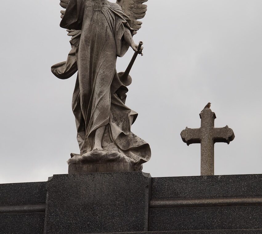 le grief tourism d&eacute;signe une forme de voyage o&ugrave; les touristes visitent des lieux li&eacute;s &agrave; des &eacute;v&eacute;nements tragiques ou historiques, cherchant &agrave; comprendre et &agrave; rendre hommage.
