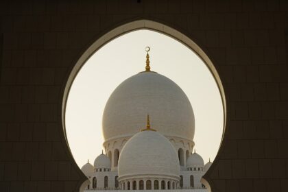 analyse approfondie du conflit au moyen-orient : enjeux historiques, acteurs cl&eacute;s et perspectives de paix dans la r&eacute;gion.