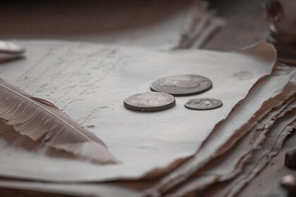d&eacute;couvrez l'histoire fascinante des anciennes devises et leur &eacute;volution &agrave; travers le temps.