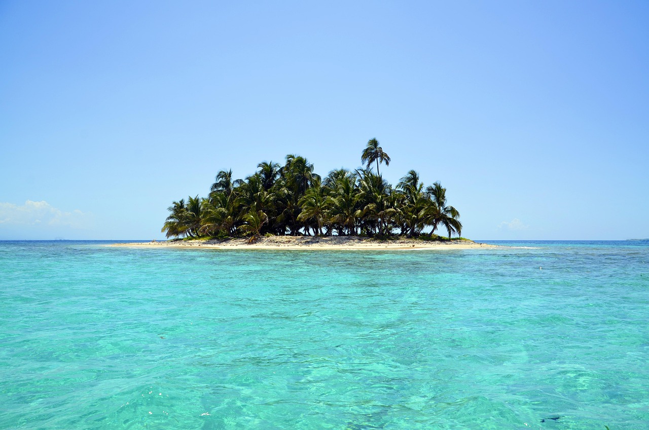 d&eacute;couvrez r&eacute; island, une &icirc;le paradisiaque alliant nature pr&eacute;serv&eacute;e, plages de sable fin et villages pittoresques pour des vacances inoubliables.
