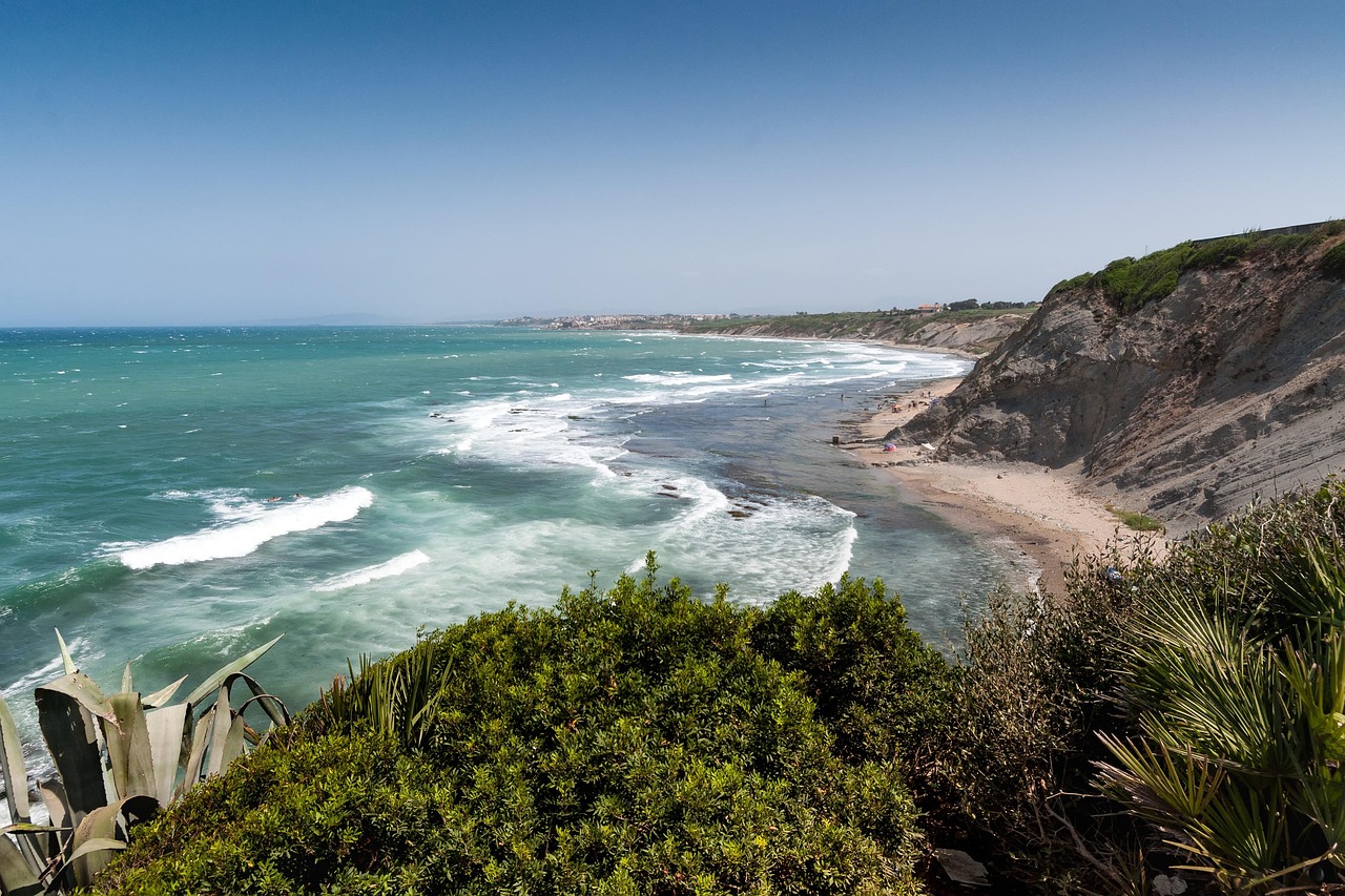 d&eacute;couvrez tabarka et a&iuml;n draham, deux destinations incontournables du nord-ouest de la tunisie, alliant beaut&eacute; naturelle, histoire riche et culture authentique.